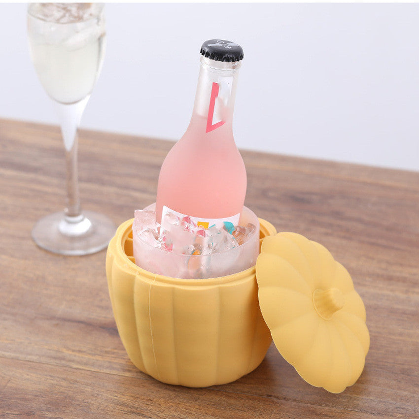 2-in-1 silicone ice cube maker and bucket – ideal for cocktails, whiskey, and more beavrages