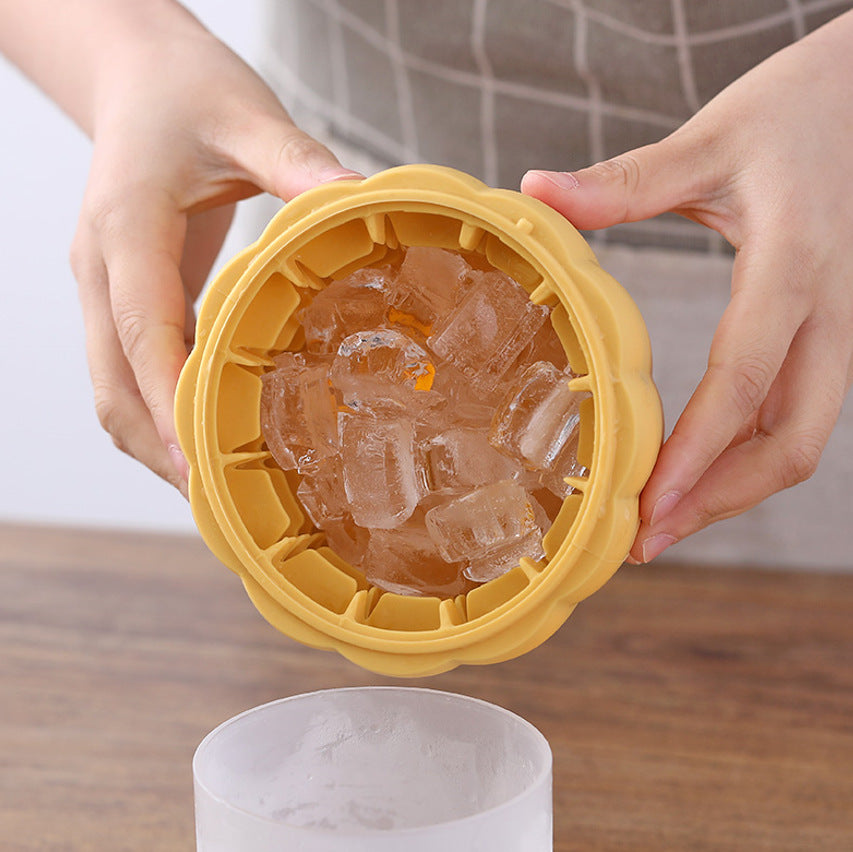 2-in-1 silicone ice cube maker and bucket – ideal for cocktails, whiskey, and more beavrages