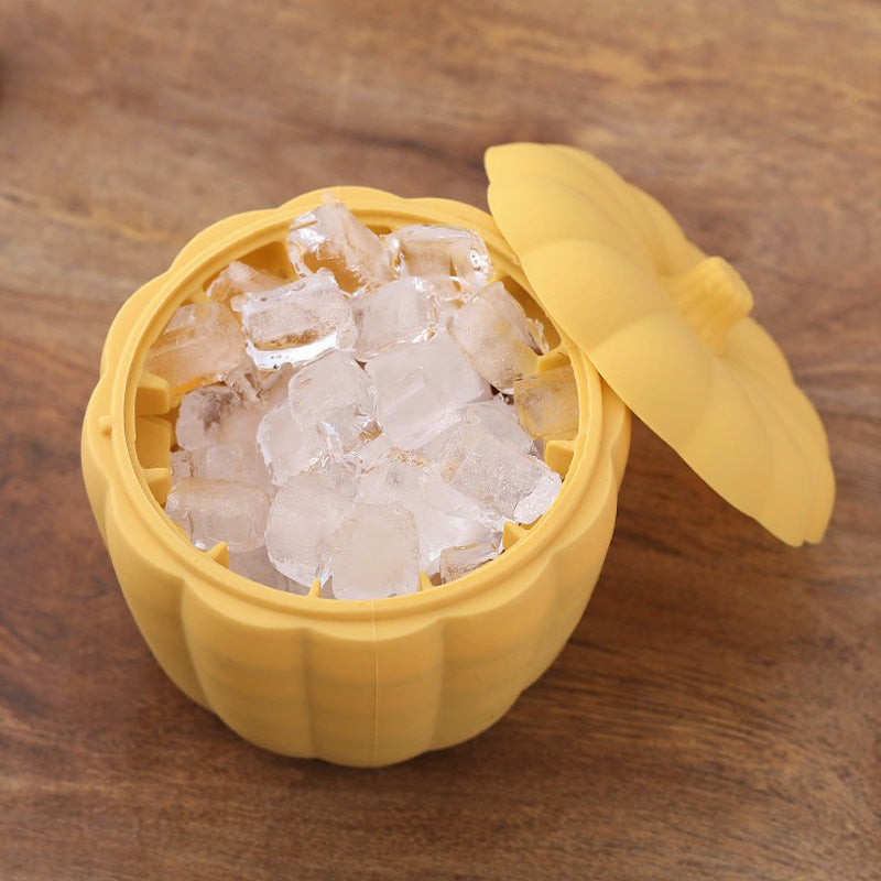 2-in-1 silicone ice cube maker and bucket – ideal for cocktails, whiskey, and more beavrages
