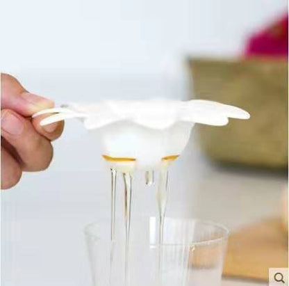 Egg White Separator – Quick & Clean Yolk Separator Kitchen Tool