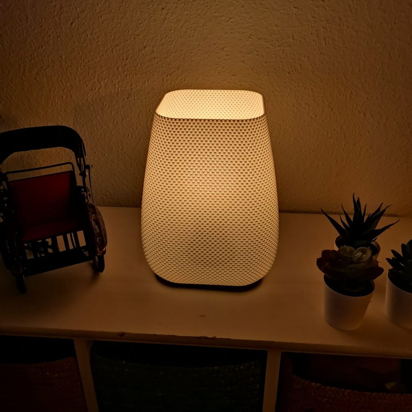 Amber Nest Portable Lamp