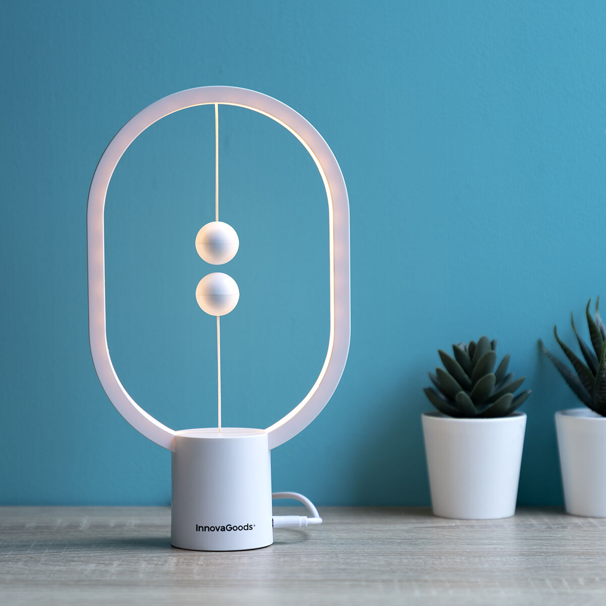 Balance Magnetic Table Lamp